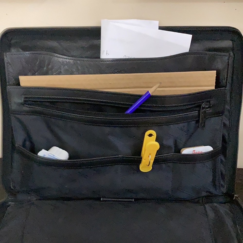 SCULLY LEATHER CASE - Picture 5 of 11